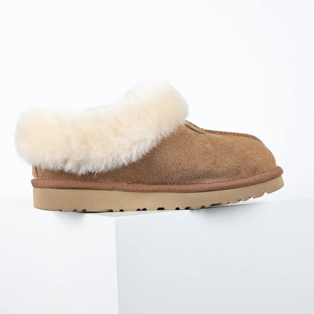 Pick up locally 💰520 Core recommendation with good price It is a very suitable choice for home use. In recent years, uug has launched a series of styles, which are partially geared towards the preferences of young consumers and have also moved to the forefront of fashion trends. Shoe body material: water-repellent coated suede upper, 17 mm UGGPURE™ implantable wool insole, lightweight non-slip and comfortable rubber outsole, with brand LOGO and trademark, with full packaging Size: 35 36 37 38 39 40